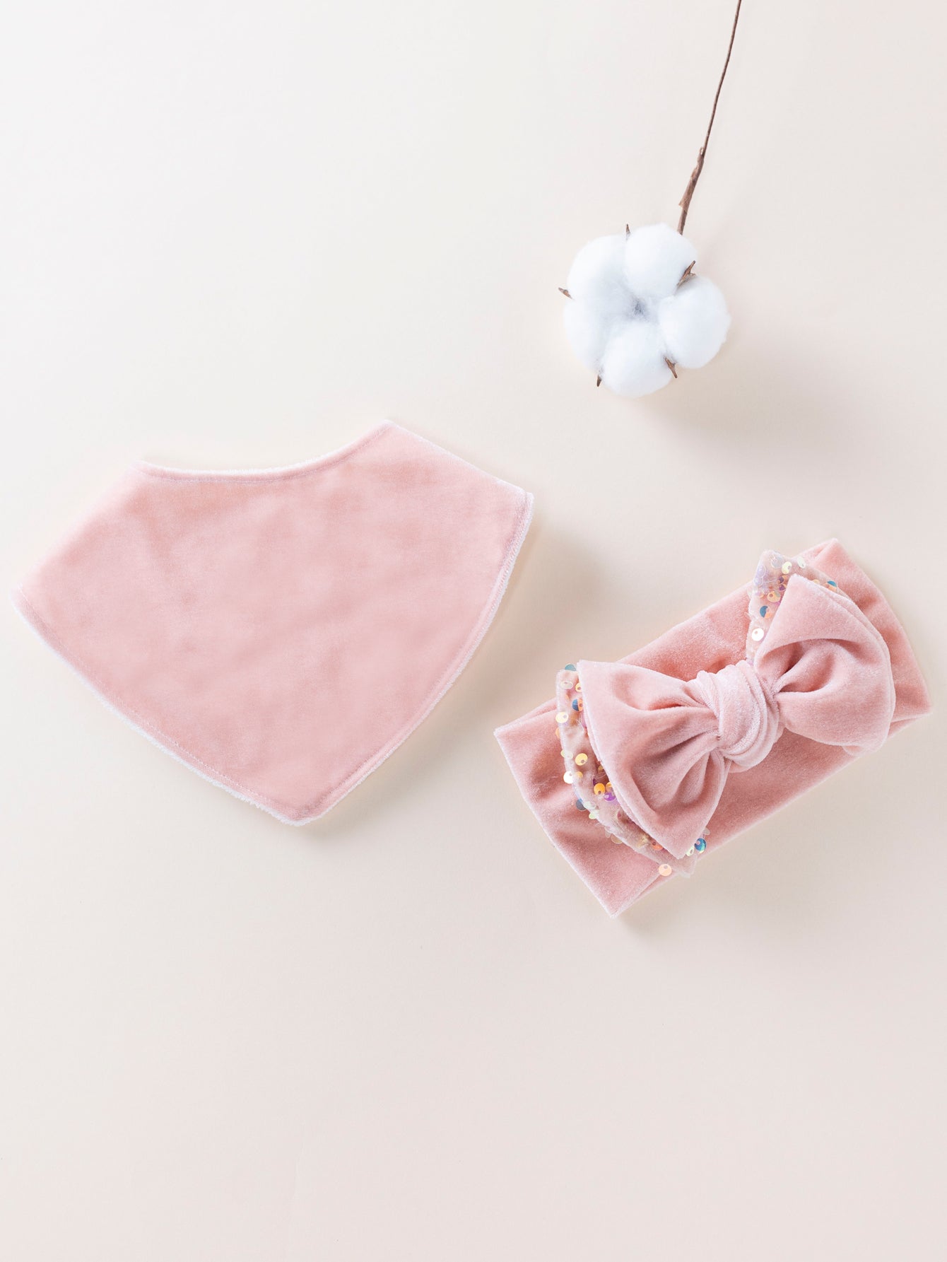 Velvet bib + headband, a fashionable baby set suitable for babies to wear