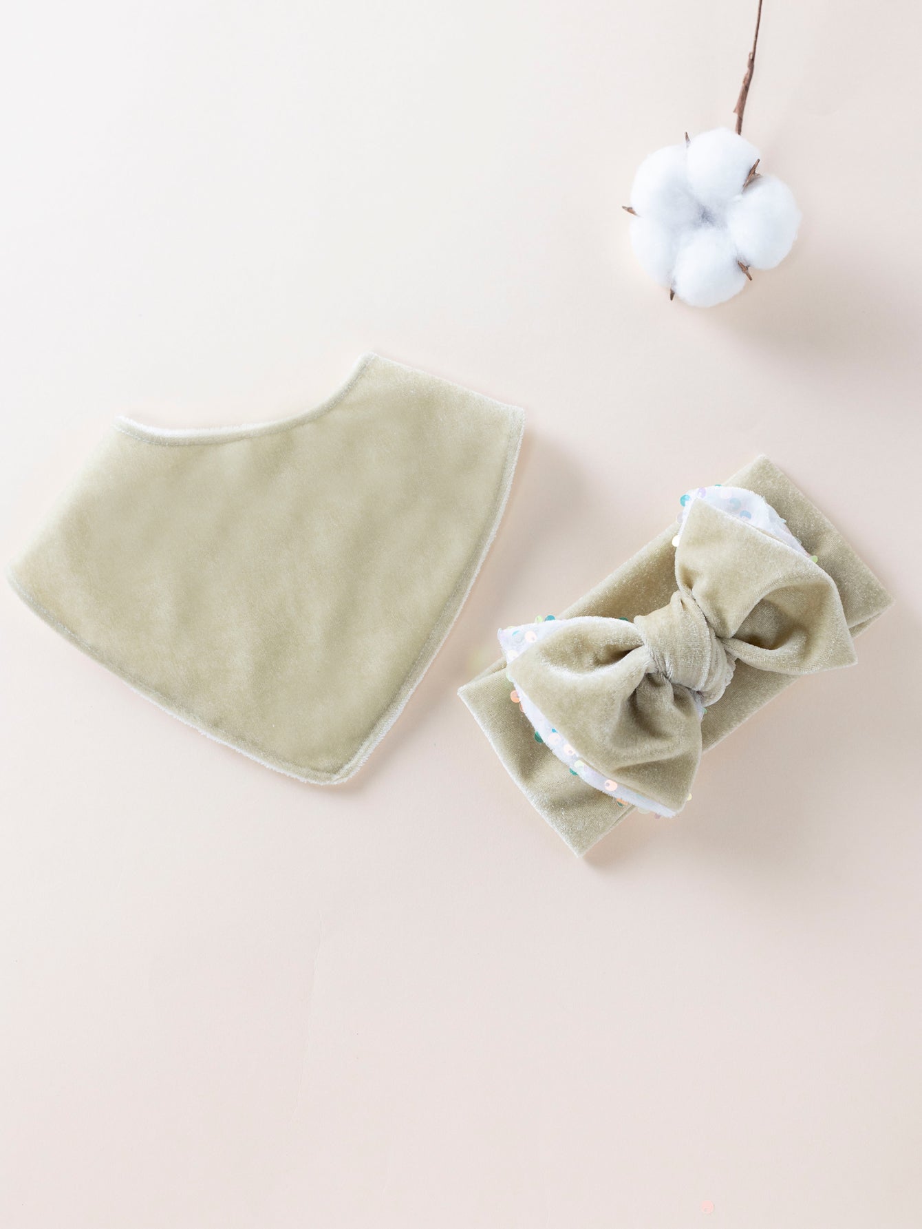 Velvet bib + headband, a fashionable baby set suitable for babies to wear