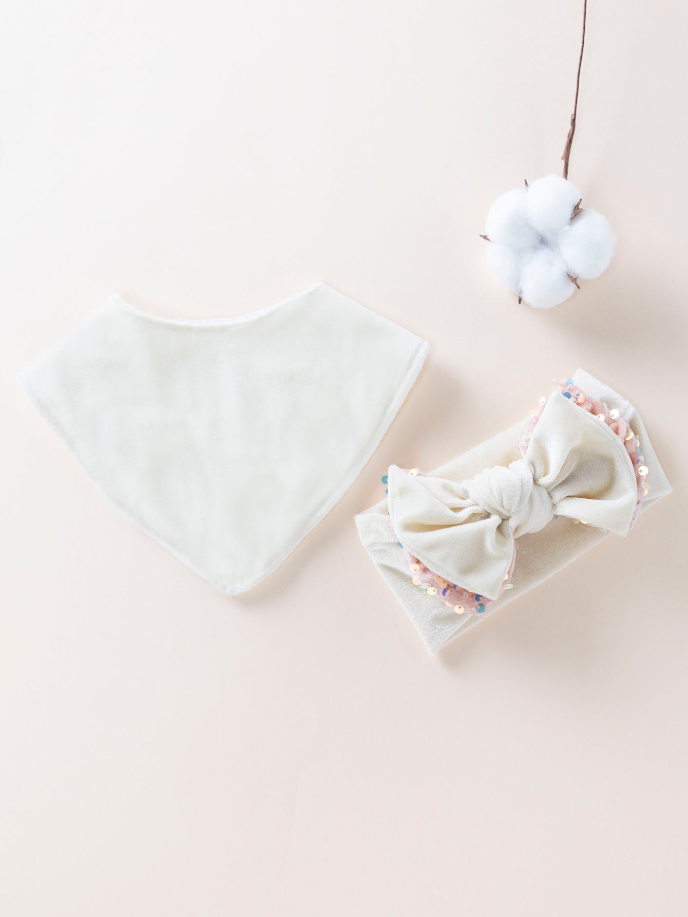 Velvet bib + headband, a fashionable baby set suitable for babies to wear